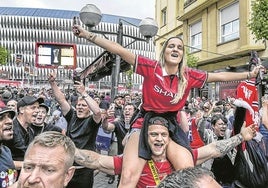 La ciudad vivió una jornada inolvidable entregada a las dos hinchadas británicas.