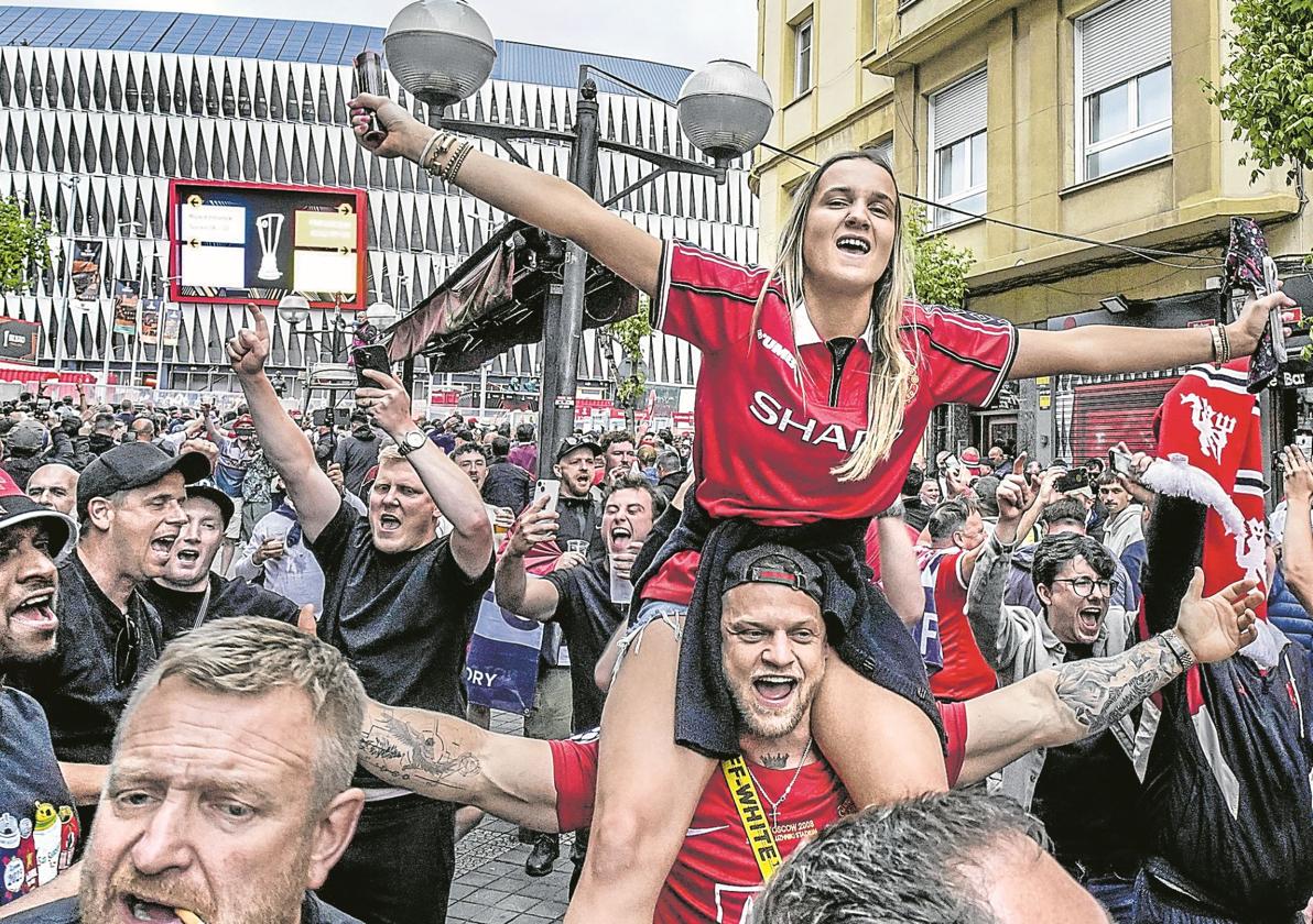 La ciudad vivió una jornada inolvidable entregada a las dos hinchadas británicas.