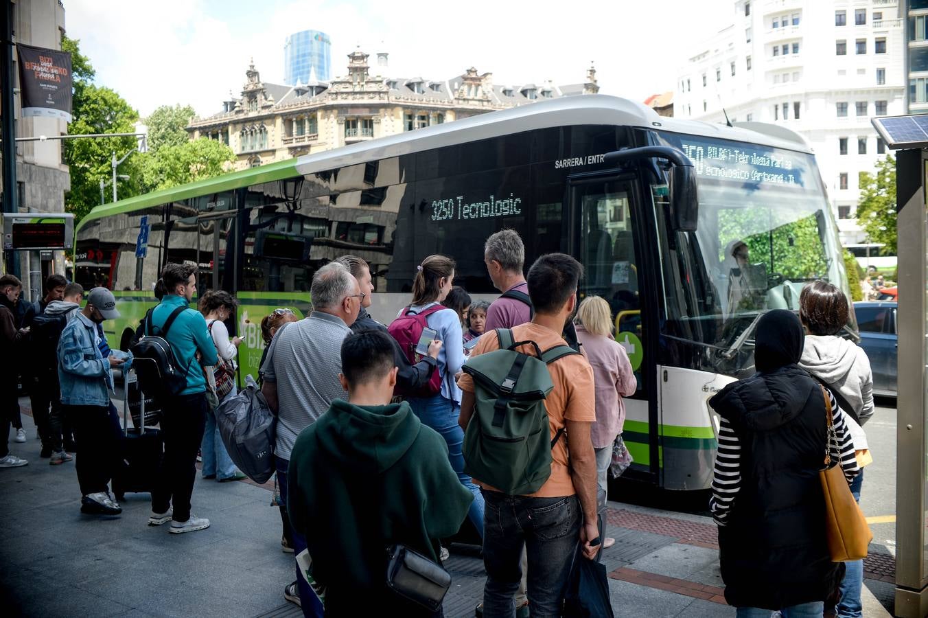 La Diputación sopesa extender el horario de Bizkaibus hasta medianoche