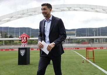 El pasillo de todo el personal del club al capitán hasta llegar al campo