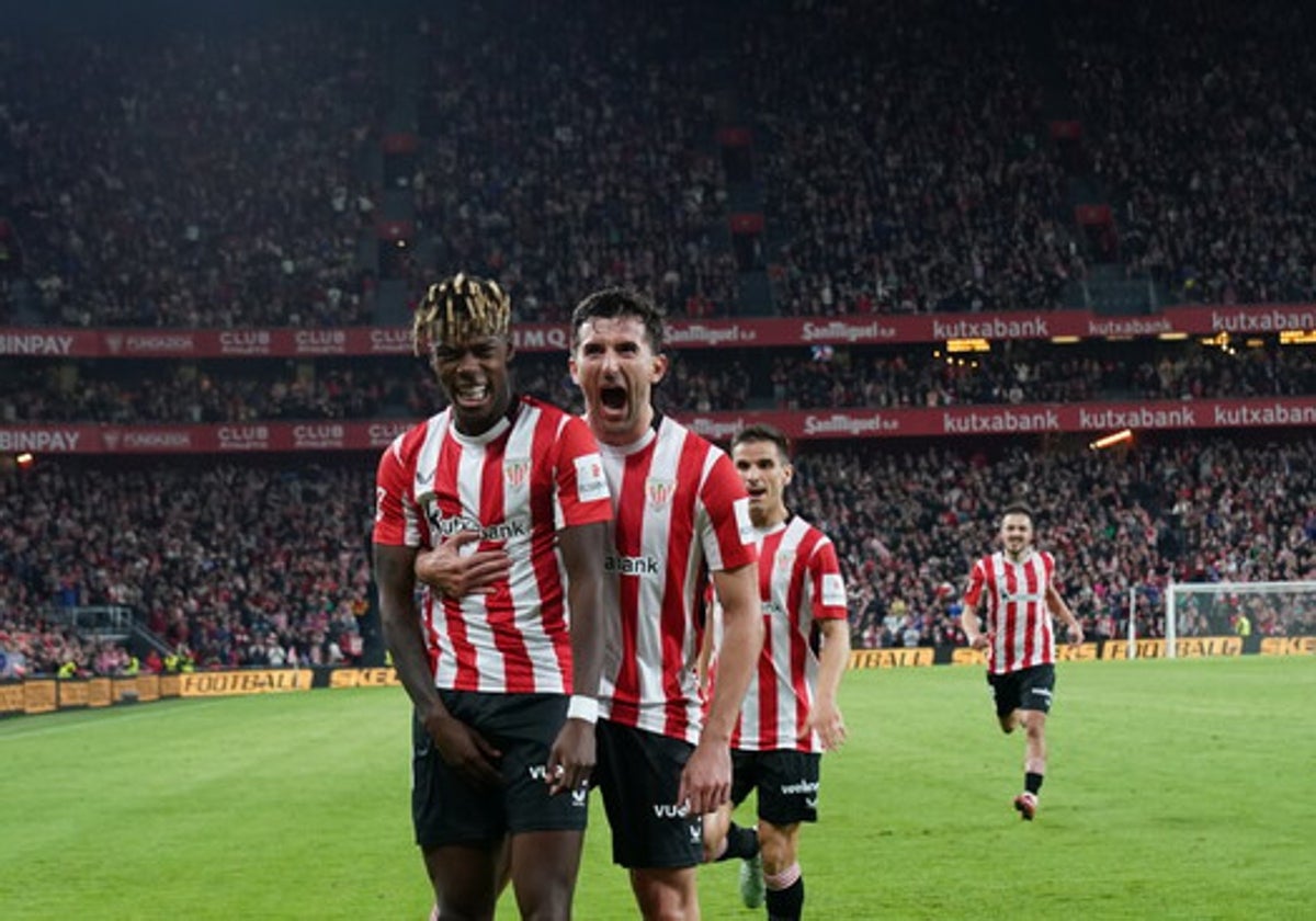 Nico Williams y Vivían celebran un gol del primero al Rayo.