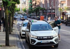 Una parada de taxis en Alameda Recalde durante este miércoles.
