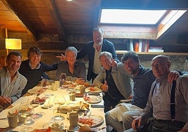 Figo y otros cargos de la UEFA disfrutan del Asador Etxebarri