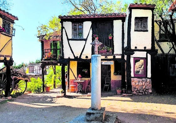 El pueblo medieval que surgió de los escombros
