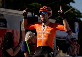 Jordi López celebra su victoria en Portugal.