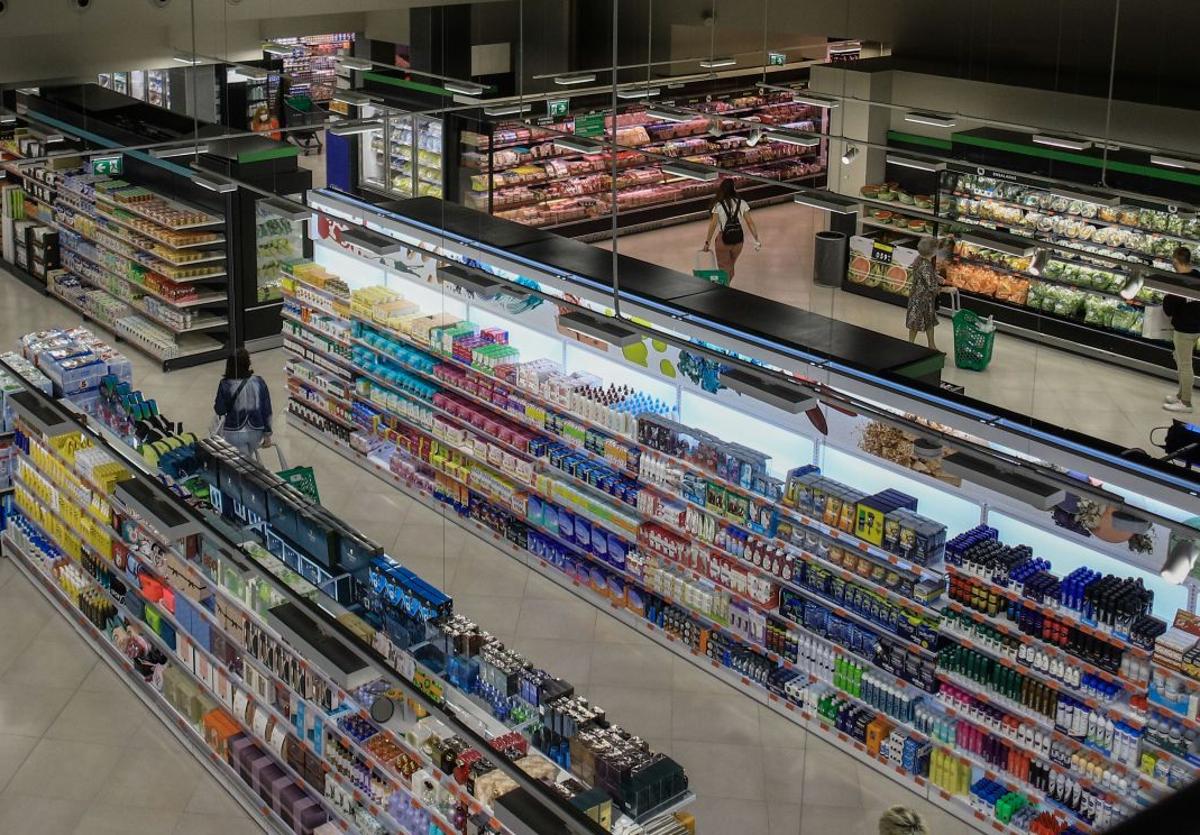 Interior del Mercadona ubicado en Rodríguez Arias.