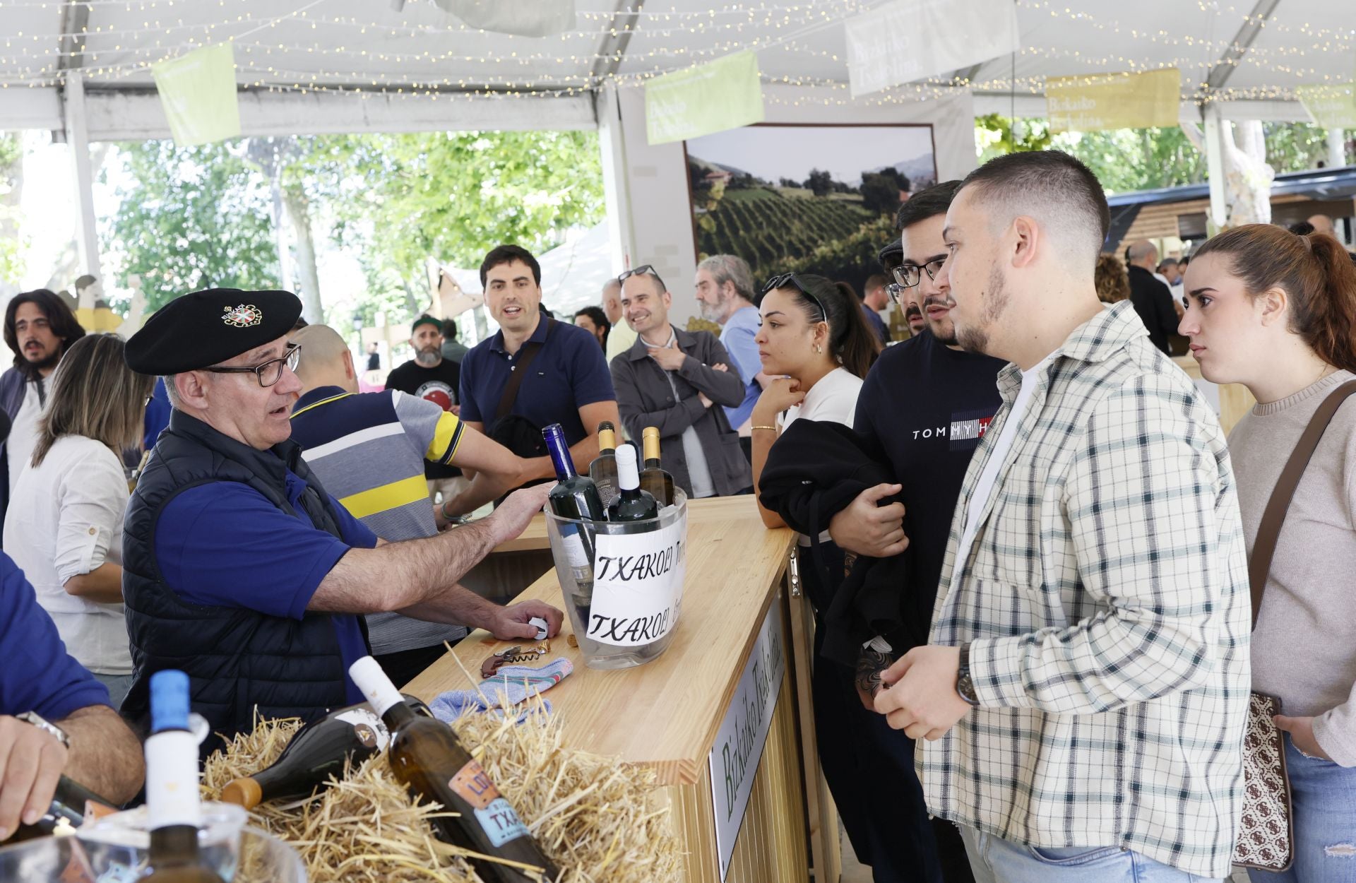 El Arenal se convierte en una bodega abierta en el Txin Txin Fest