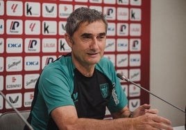Valverde en la sala de prensa de Lezama.