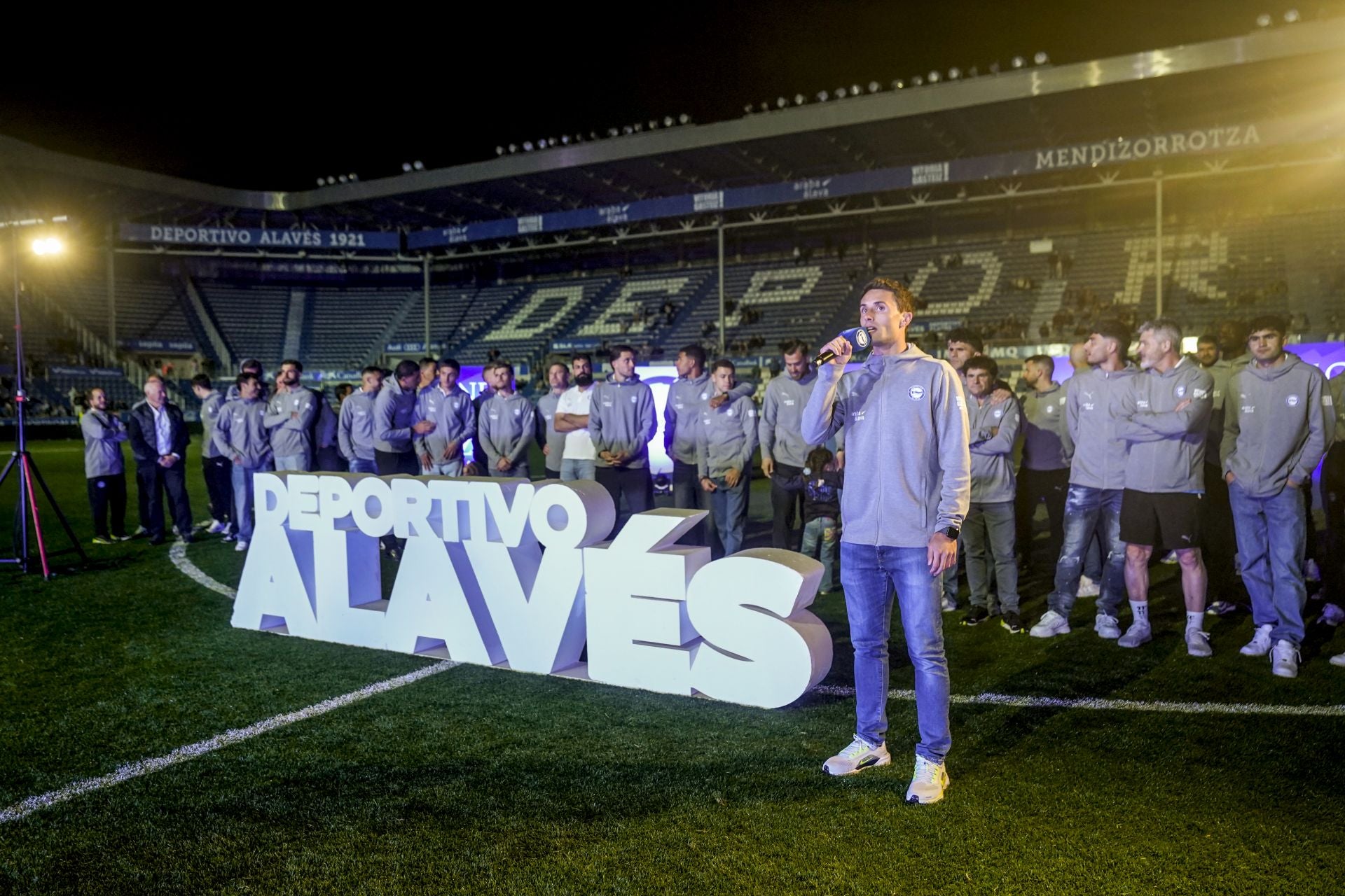 Las imágenes de la fiesta post-partido del Alavés