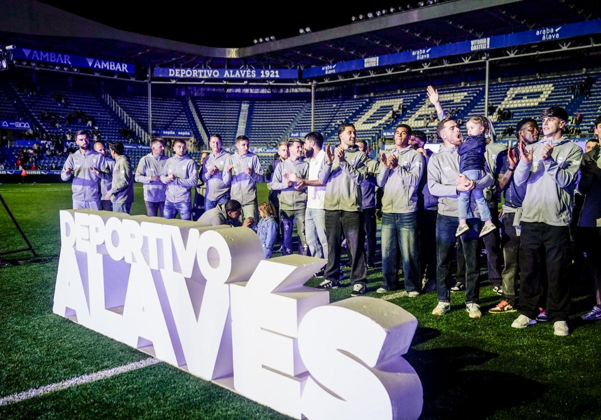 Las imágenes de la fiesta post-partido del Alavés