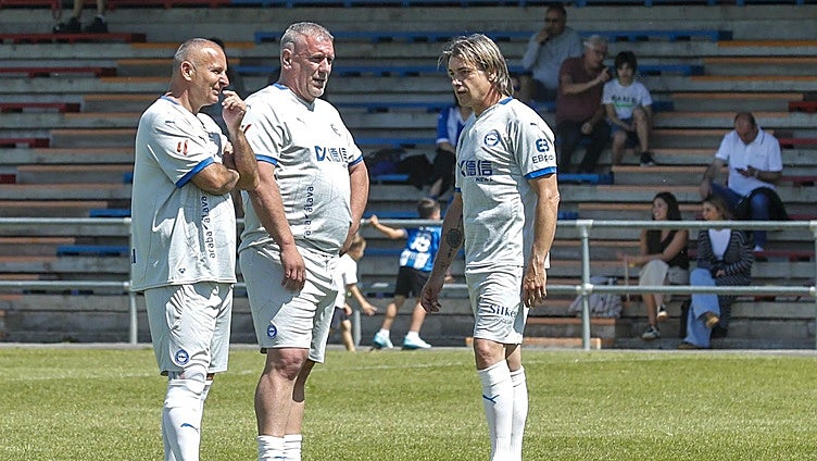 Javi Moreno vuelve a golear con la camiseta del Alavés