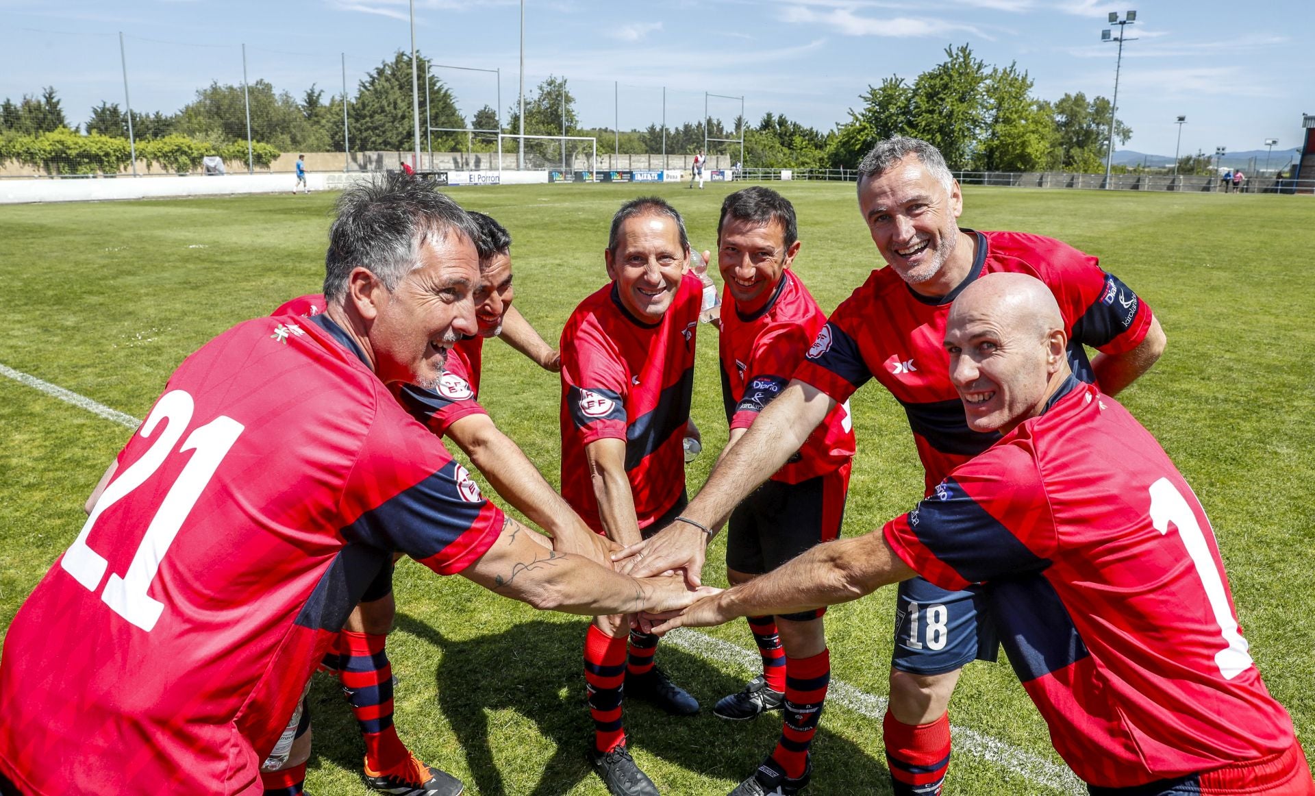 Las imágenes del partido de veteranos del Alavés y el Aurrera