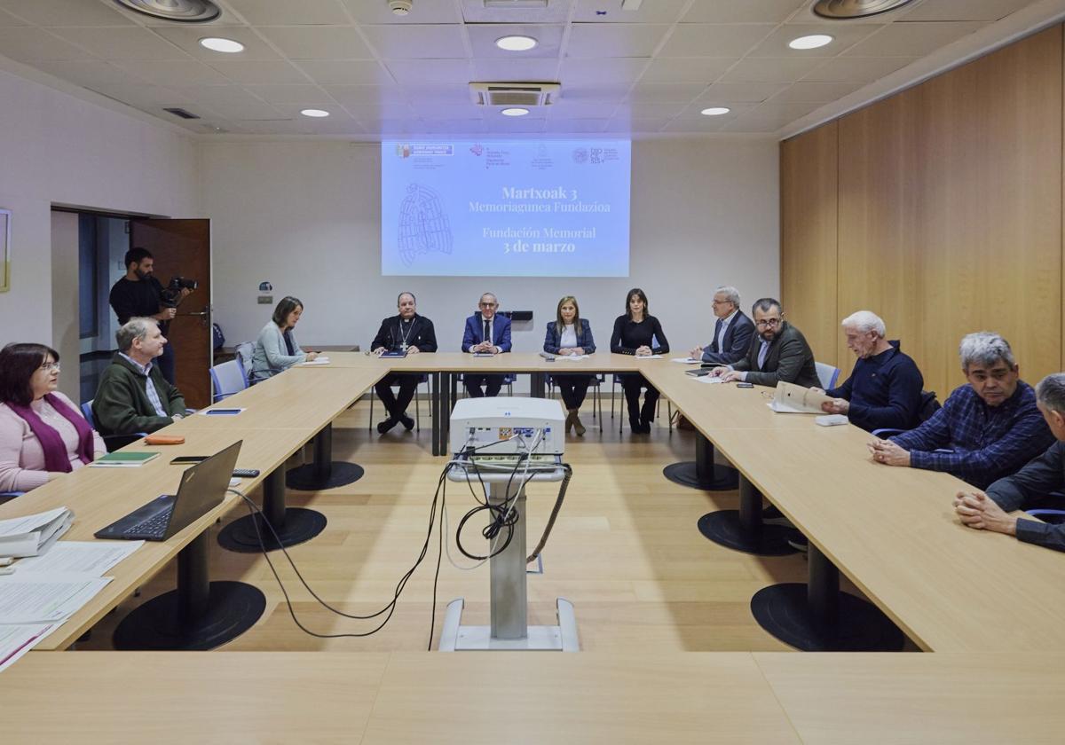 Mesa de trabajo en una anterior reunión de los patronos de la fundacicón.