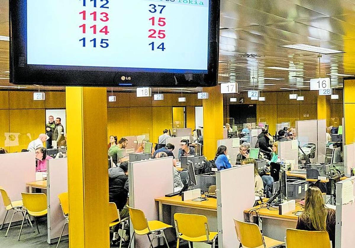 42.000 contribuyentes pasan por las oficinas forales para que les hagan la declaración