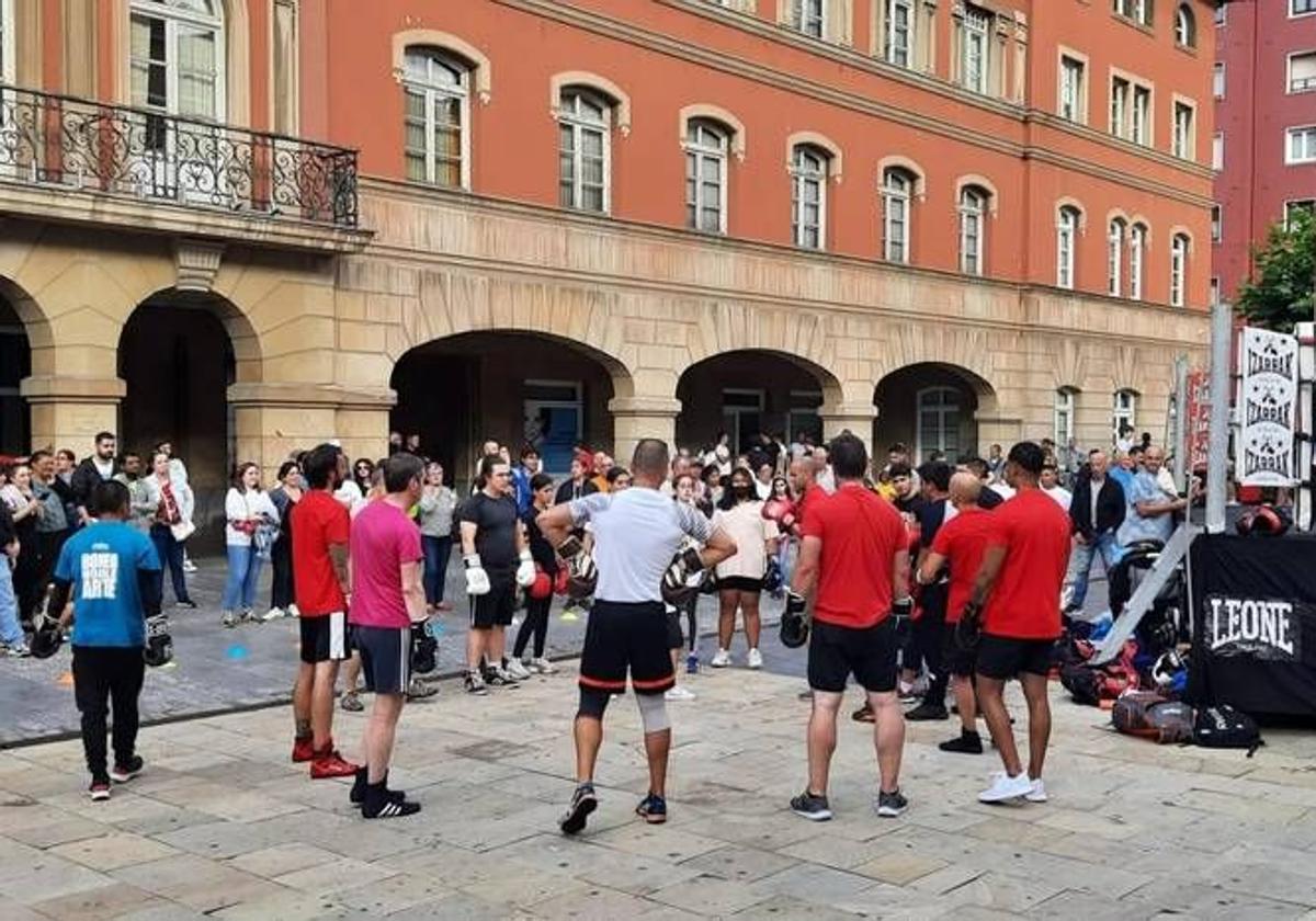 Los equipos locales también realizarán demostraciones de kickboxing y boxeo.