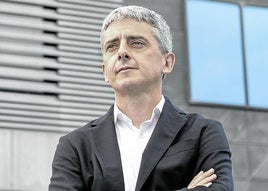Iñigo Atutxa en el exterior de las instalaciones de Cegasa.