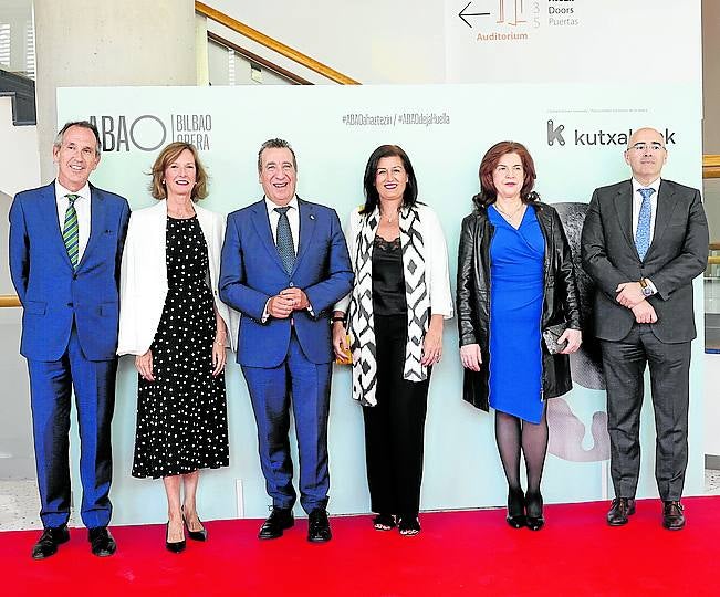 Nacho Artazcoz, Marina Ceniga, Jon Urresti, Silvia Villanueva, Iratxe de Aguirre y Eduardo Ruiz de Gordejuela.