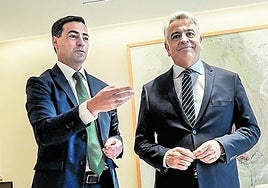 El presidente del PP vasco, Javier de Andrés, en una reunión con el lehendakari Pradales.