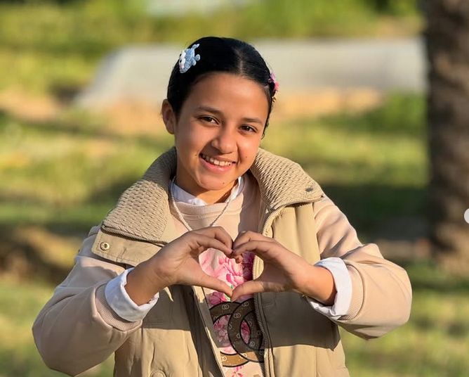 Muere en un ataque israelí Yaqeen Hammad, la niña influencer que ayudaba a sobrevivir en Gaza