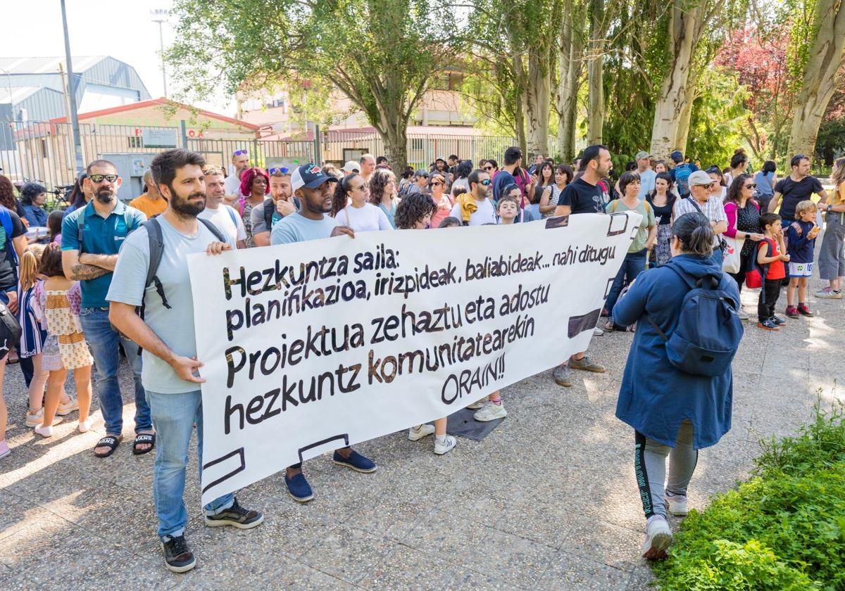 Familias de Adurtza y San Ignacio: «Son dos colegios con realidades muy diferentes»