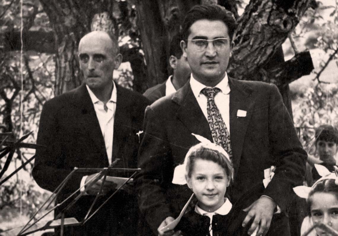 Aresti en 1959, premiado por 'Maldan Behera'.