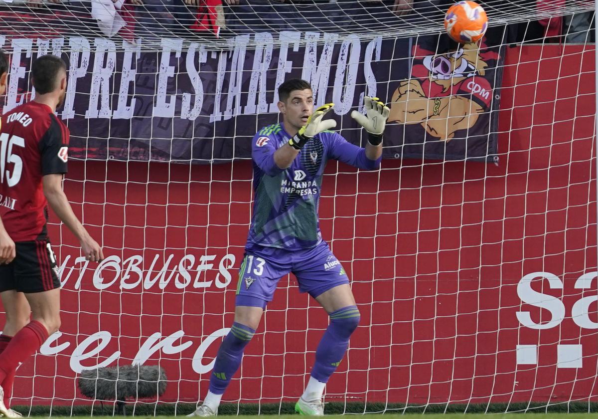 El cancerbero rojillo las recibió ante Málaga, Burgos, Oviedo y Sporting.