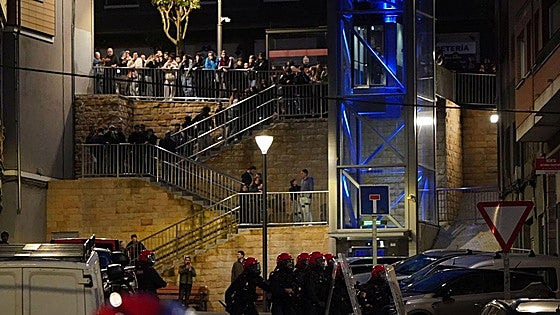 Bilbao condena los incidentes del gaztetxe de Rekalde: «Los disturbios no los inició la Ertzaintza, sino los violentos»