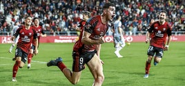 Joaquín Panichelli festeja en Anduva uno de sus veinte goles de este curso como rojillo