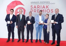 Álvaro San Juan (Lasil), Carlos Delclaux, David Udakiola (Michelin), Eneko Arbosa (Pepsico), Beatriz Arana (Pepsico) y José Antonio Grande (ZGR).