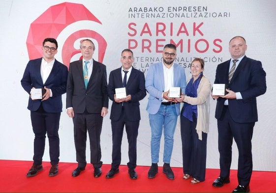 Álvaro San Juan (Lasil), Carlos Delclaux, David Udakiola (Michelin), Eneko Arbosa (Pepsico), Beatriz Arana (Pepsico) y José Antonio Grande (ZGR).