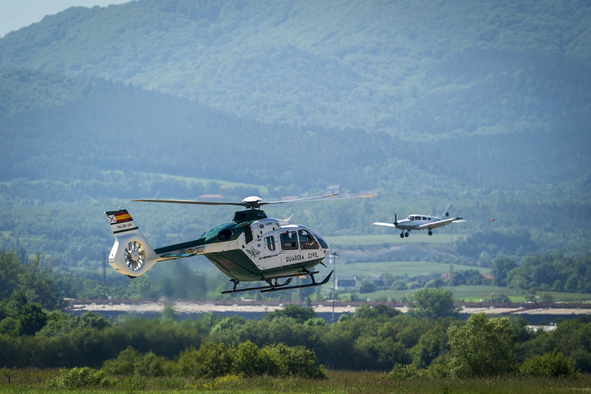 El &#039;águila&#039; de la Guardia Civil que salva vidas y rastrea el crimen desde Álava