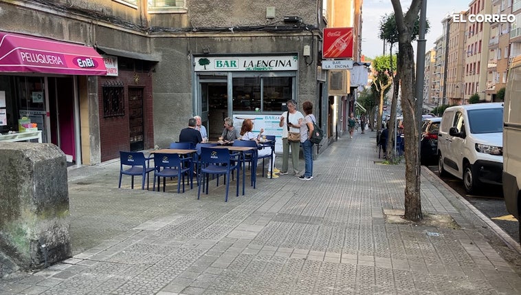 Conmoción entre los vecinos de Larraskitu: «¿Por qué no se suicida antes él?»