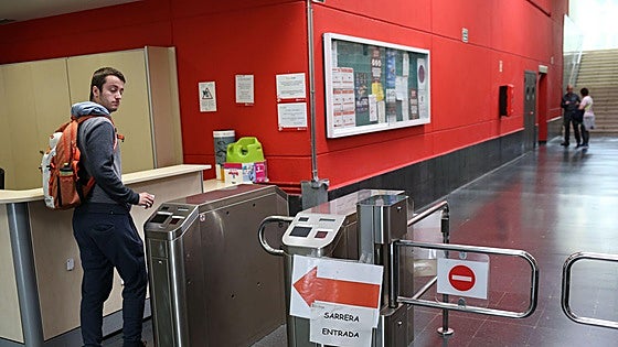 Horarios de verano en los polideportivos de Bilbao: estos son los días que cerrarán las instalaciones