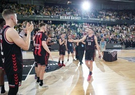 Xavi Rabaseda, curtido ern mil batallas, no pudo contener las lágrimas ebn su despedida del Bilbao Basket
