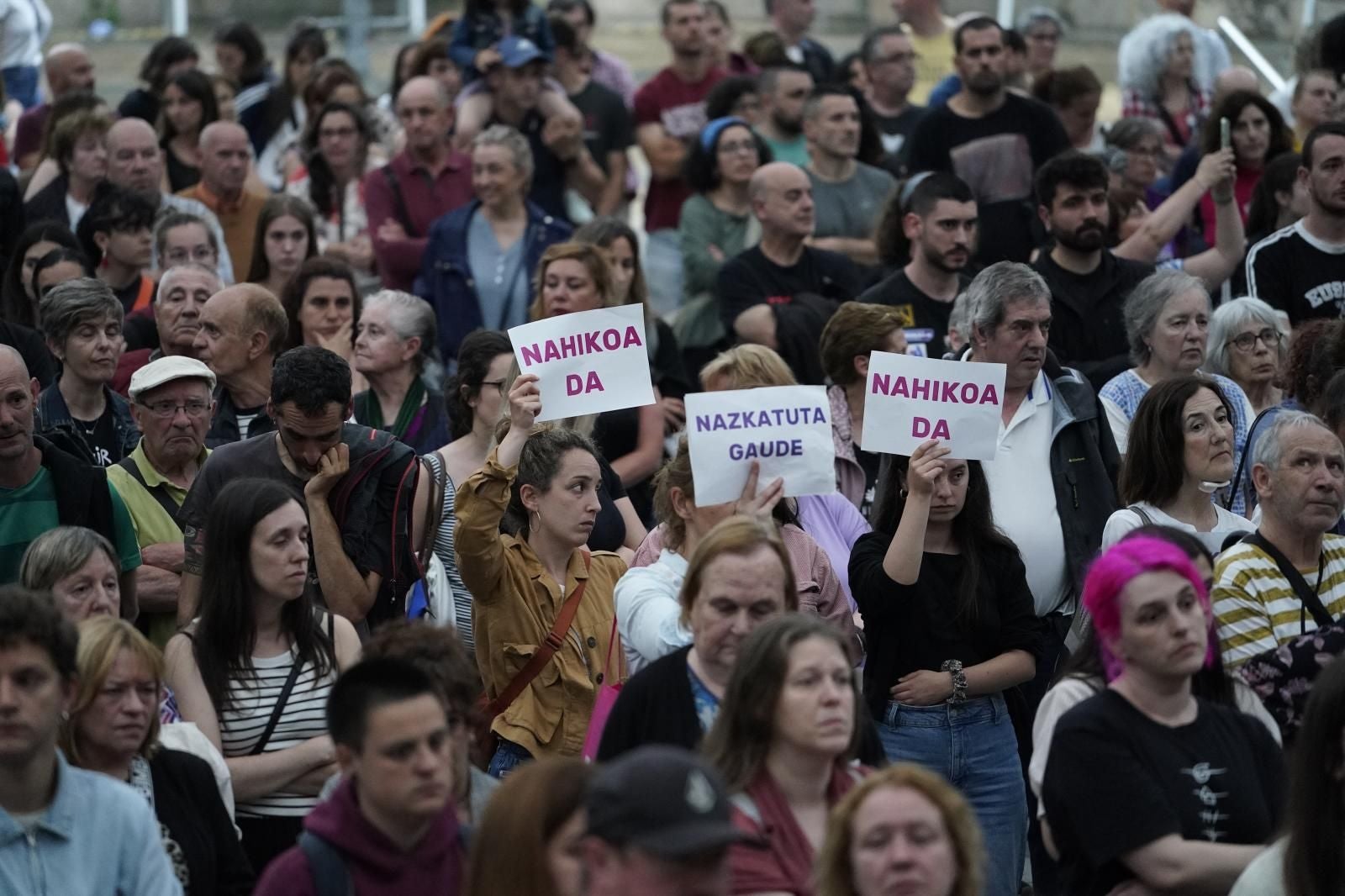 Las imágenes de la concentración de Rekalde en repulsa por el asesinato de la niña de 13 años
