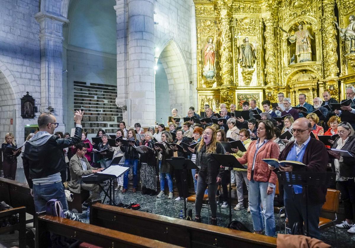 El Coro Sinfónico de Álava canta a la «desolación» con el 'Stabat Mater'