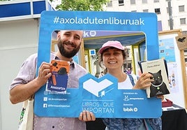 Participantes en 'Libros que importan', la iniciativa de la asociación zaragozana Atrapavientos.