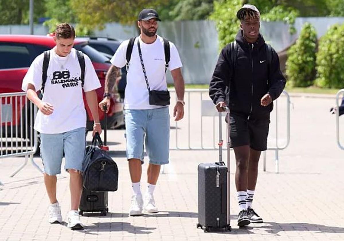 Nico Williams a su llegada a la concentración.