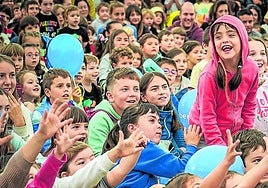 Las familias recorrieron los cuatro recintos habilitados, y disfrutaron de comida, música y juegos para lo más pequeños