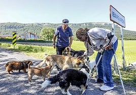 Ana María y Suremy a la entrada de Ibarguren.