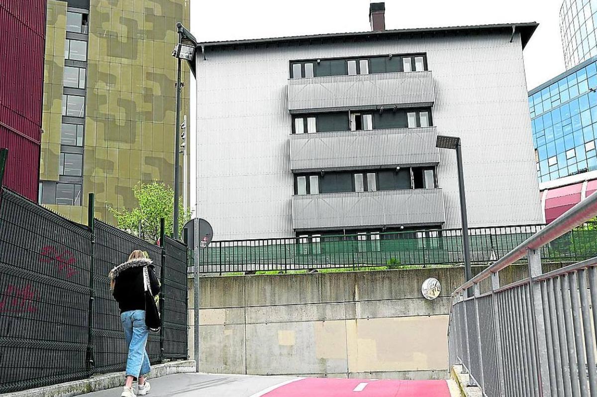 El infierno de un bloque de pisos sociales de Olabeaga: «No podemos más»