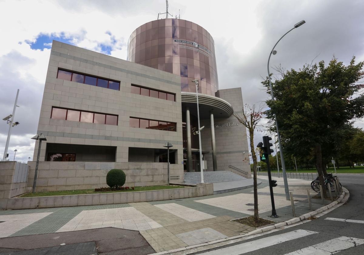 Dos arrestados y 4 investigados en Vitoria por enfrentarse en una pelea con cuchillos y otros objetos peligrosos