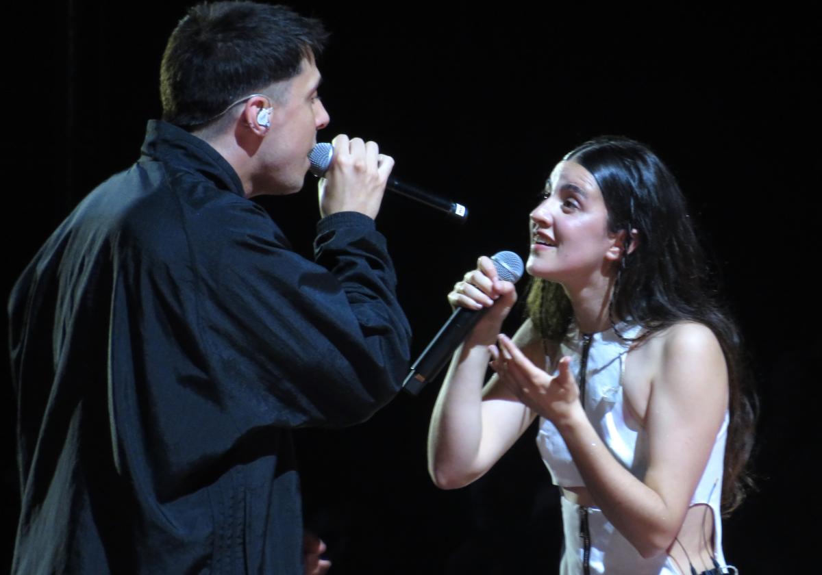 Con Zetak, cantando 'E⁠errefuxiatuena'.