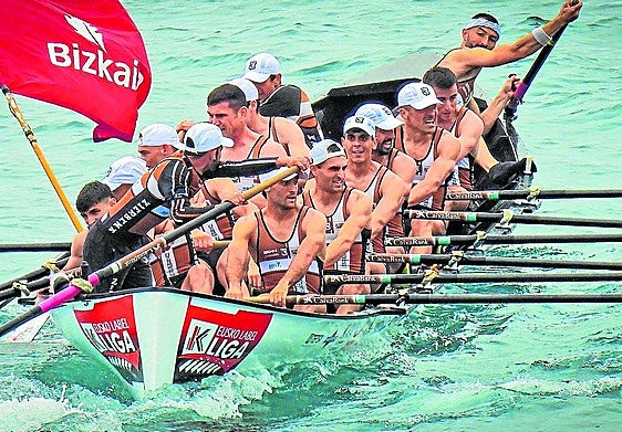 Zierbena dominó la regata de principio a fin en Mundaka.