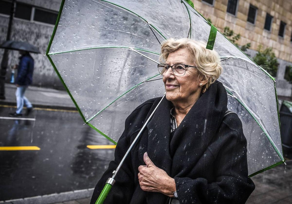 Manuela Carmena repasa los momentos más importantes de su trayectoria profesional en el libro 'Imaginar la vida'.