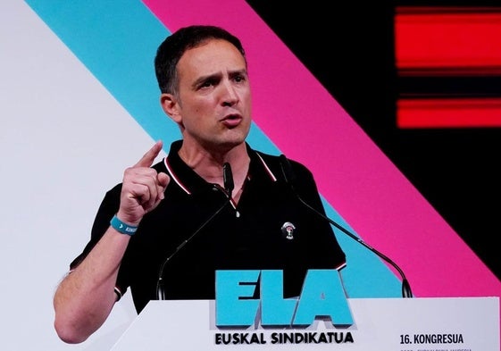 El secretario general de ELA, Mitxel Lakuntza, durante su intervención en el Palacio Euskalduna.