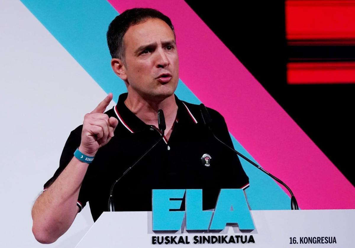 El secretario general de ELA, Mitxel Lakuntza, durante su intervención en el Palacio Euskalduna.