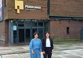 La concejala de Cultura, Paule Sánchez y la alcaldesa, Mireia Elkoroiribe (PNV) presentaron la iniciativa cultural.