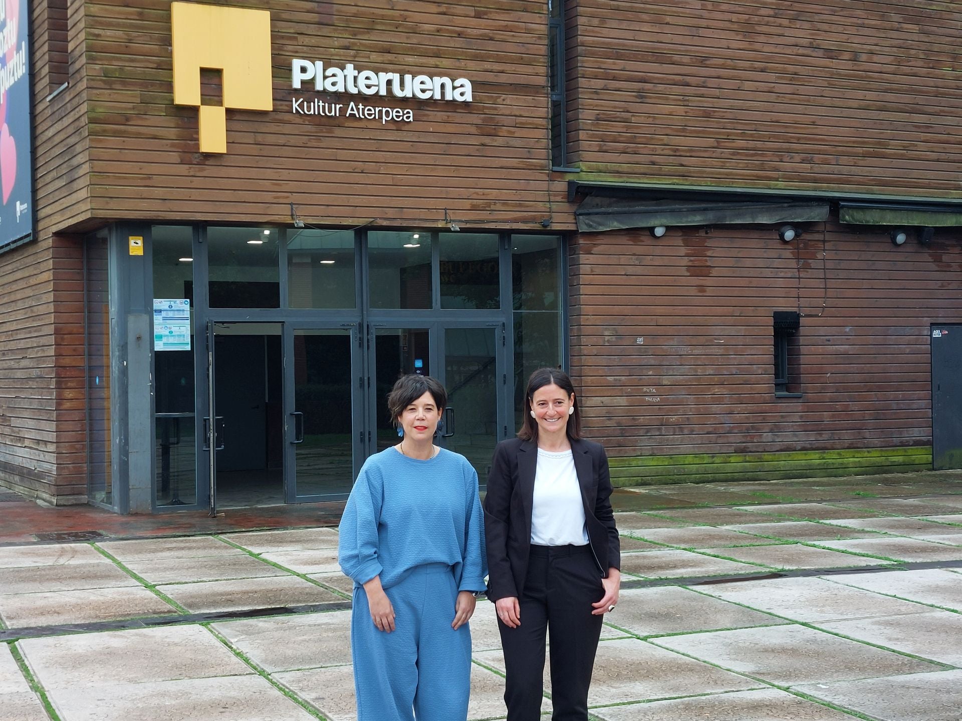 La concejala de Cultura, Paule Sánchez y la alcaldesa, Mireia Elkoroiribe (PNV) presentaron la iniciativa cultural.