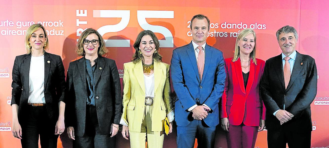 Maria Ubarretxena, Elixabete Etxanobe, Luz Usamentiaga, Meinrad Spenger, Ana Otadui y Jon Ander de las Fuentes.